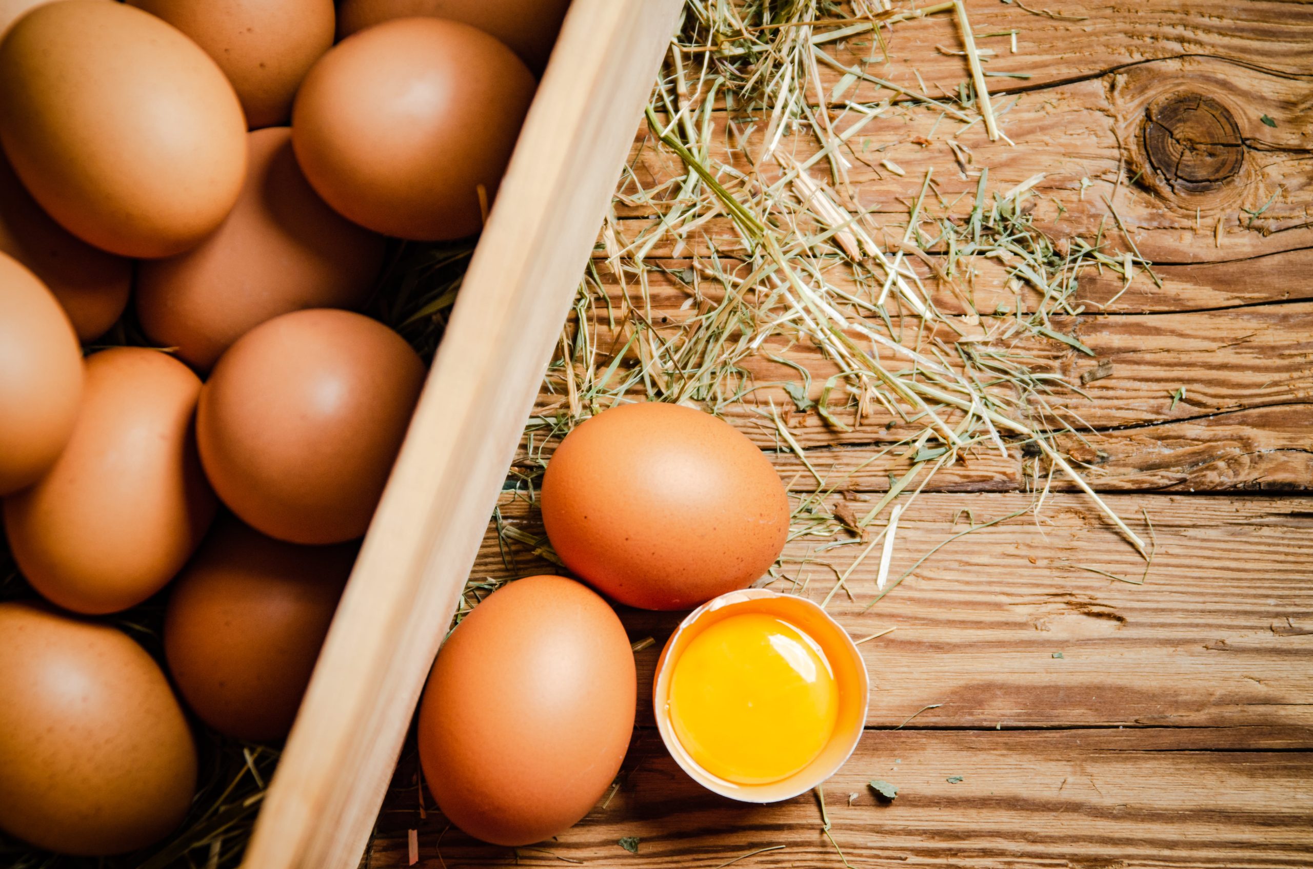 fresh-chicken-eggs-in-old-box-2026-01-05-00-31-09-utc (2)